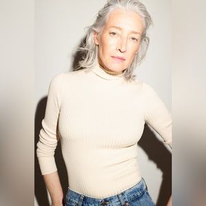 Ribbed knit solid off white basic sweater